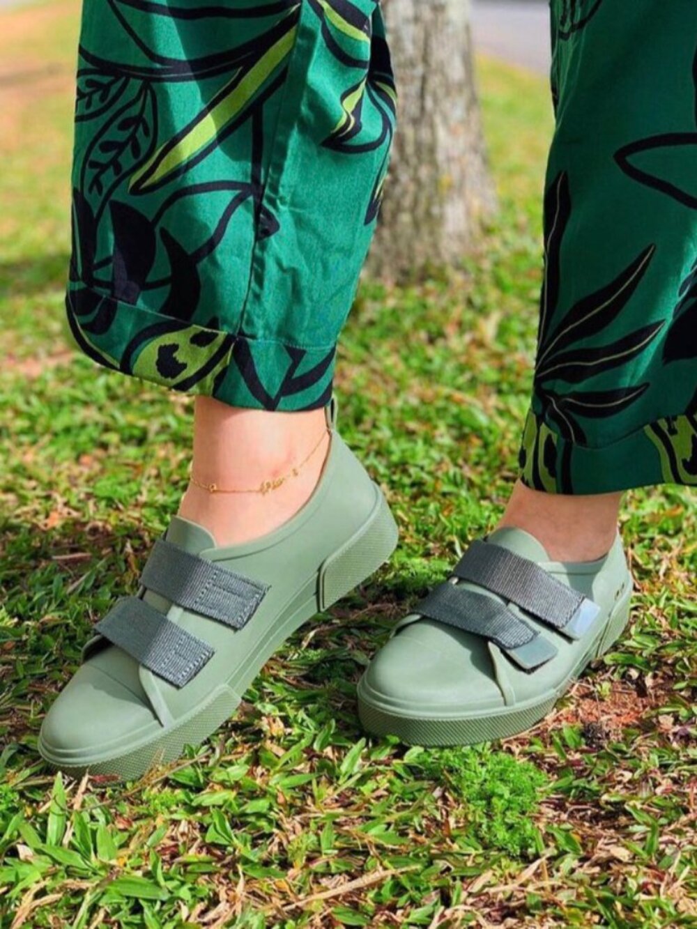 Melissa NEW Cool Sneakers Size 8 Women Vegan Green